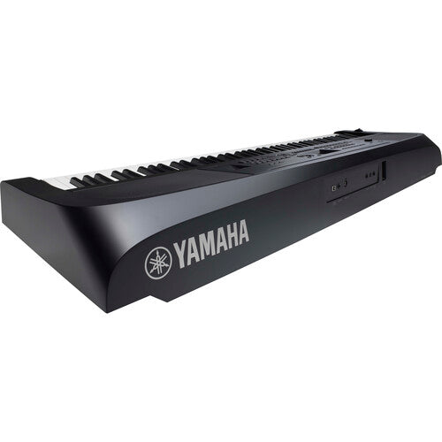 Yamaha DGX-670 88-key Piano/keyboard combo